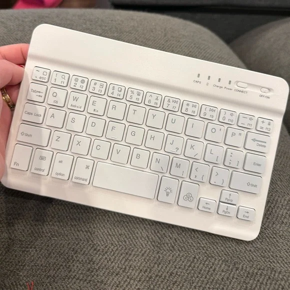 White Wireless Micro Keyboard - Picture 3 of 3